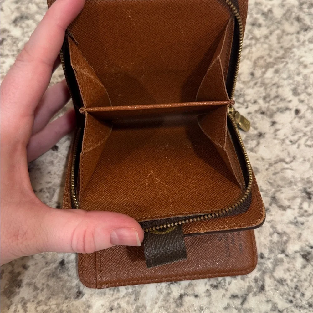 Louis Vuitton wallet - Picture 12 of 13